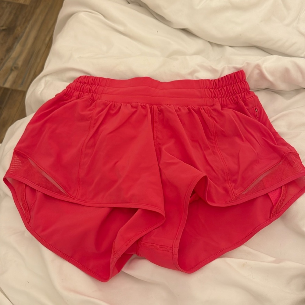 hot pink lululemon hotty hot shorts size 6 2.5